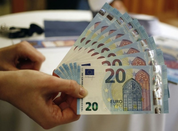 Lãi suất thấp, hàng tỷ euro rút khỏi các ngân hàng châu Âu