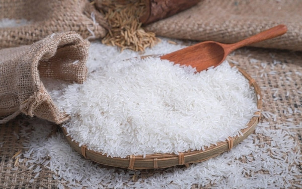 Giá lúa gạo hôm nay 18/5: Tiếp tục tăng với các loại gạo