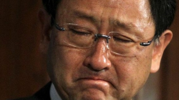 Chủ tịch Toyota rơi nước mắt tại Đại hội cổ đông