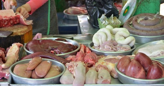 Người Việt nhập về ăn hơn 46.000 tấn móng giò, tai, lưỡi... lợn