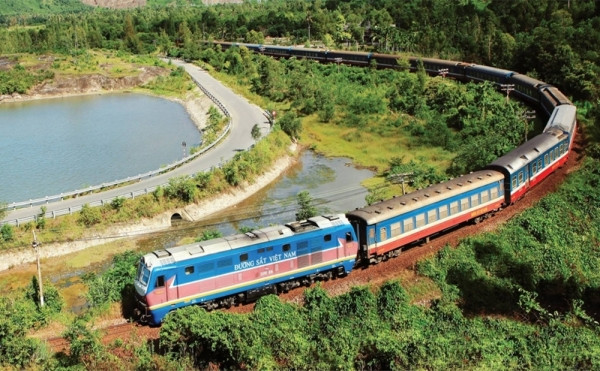 Hợp nhất hai công ty đường sắt chủ lực Hà Nội và Sài Gòn, cơ hội nào cho chứng sĩ?