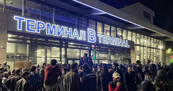 Sân bay Nga đóng cửa, biểu tình yêu cầu Israel đình chiến trên khắp thế giới