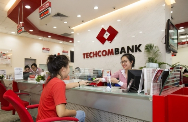 Mẹ chủ tịch Techcombank (TCB) sang tay cho cháu 174 triệu cổ phiếu