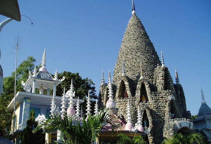 Ngôi chùa sở hữu tòa tháp Bảo Tích được làm từ hàng tỷ vỏ ốc cao nhất Việt Nam, huyền bí và được ví như lâu đài của Long Vương