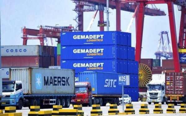 Giá dịch vụ xếp dỡ container tăng, nhóm cổ phiếu cảng biển GMD, SGP, PHP sẽ hưởng lợi?