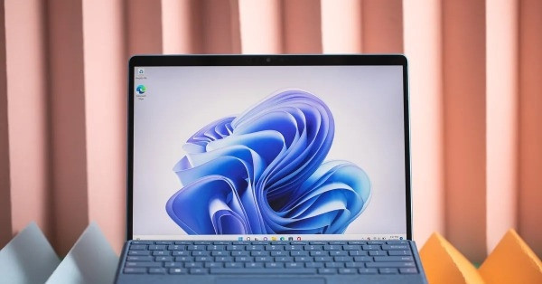 Microsoft ra mắt dòng Surface laptop hỗ trợ AI vào năm 2024
