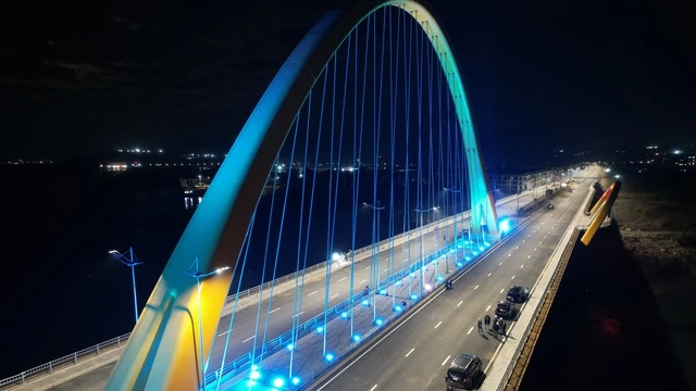 Cây cầu 1.700 tỷ đồng, trang bị hơn 600 đèn LED bắc qua 'vịnh Sydney' của Việt Nam, được đánh giá là công trình có những đột phá trong ngành xây dựng cầu