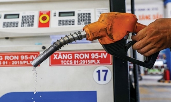 Xăng dầu tăng giá đồng loạt