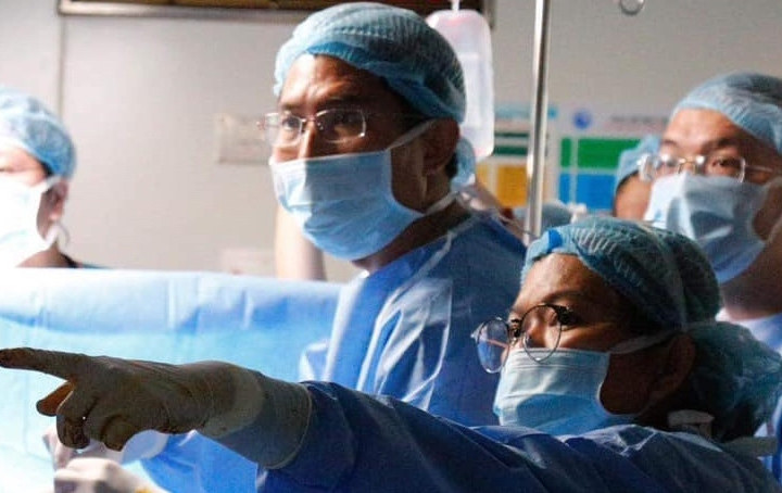 Bác sĩ Việt trải lòng về ca sửa dị tật tim bào thai đầu tiên ở Đông Nam Á