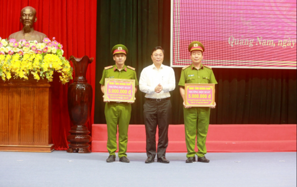 Vụ cướp ngân hàng ở Quảng Nam: Khen thưởng đột xuất cho cá nhân cung cấp thông tin