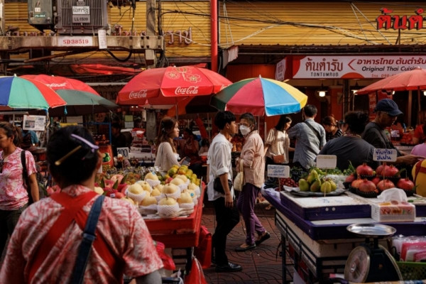 Thái Lan: Tăng trưởng GDP giảm mạnh trong năm 2023, áp lực cắt giảm lãi suất chồng chất