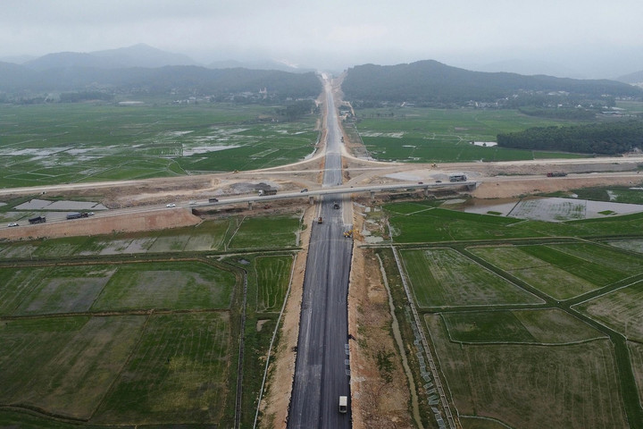 Cao tốc Diễn Châu-Bãi Vọt vẫn 'lụt' tiến độ sau 4 lần điều chỉnh kế hoạch
