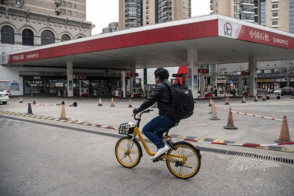 Nhu cầu dầu của Trung Quốc suy yếu vì làn sóng xe điện
