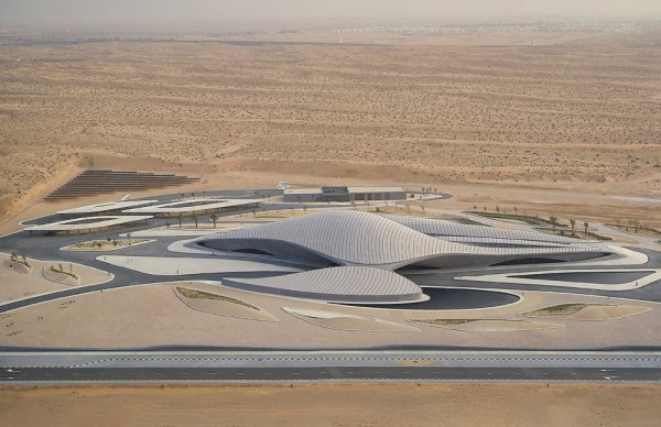 Tòa nhà rộng 9.000m2 mang hình dạng uốn lượn tựa như cồn cát vùng sa mạc, cứ ngỡ chỉ có ở trong phim viễn tưởng
