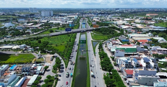 Huyện đông dân nhất Việt Nam được đề xuất lên thẳng thành phố, nổi tiếng với 'vành đai đỏ'