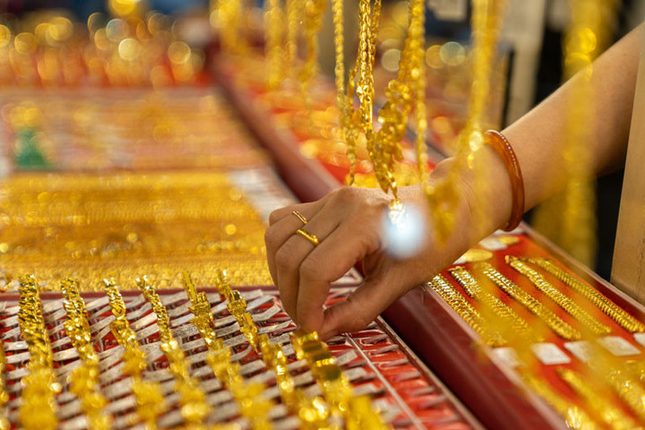 Nếu xóa độc quyền vàng miếng, đã hết lý do để giá vàng trụ vững trên đỉnh?
