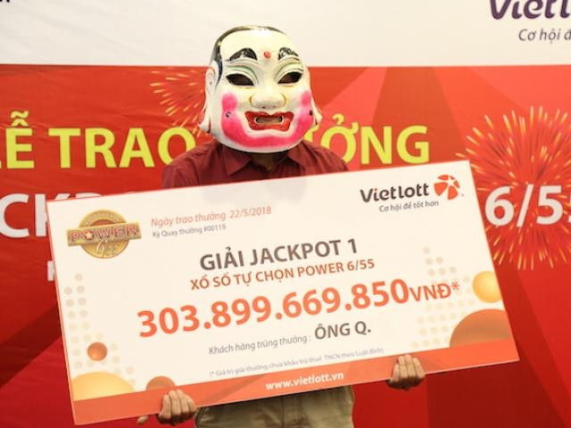 Vietlott đang 'sốt' hơn bao giờ hết khi giải Jackpot 1 đã lên tới mốc 300 tỷ đồng, người mua sôi sục 'săn' tiền khủng