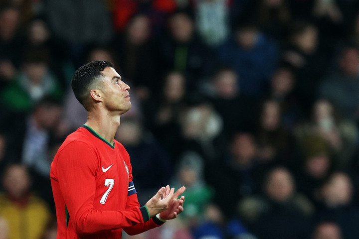 Ronaldo tái xuất, Bồ Đào Nha thua Slovenia