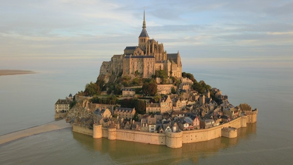 Tu viện nghìn năm tuổi rộng gần 70.000m2 nằm nhấp nhô giữa đại dương, được công nhận là Di sản thế giới của UNESCO
