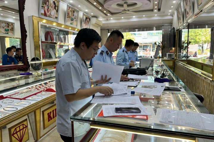 12 cửa hàng vàng ở Quảng Ninh bị xử phạt vì niêm yết giá không rõ ràng