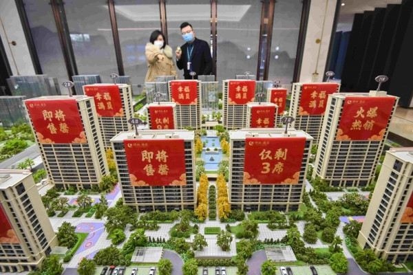 ‘Mua 1 tặng 1, mua nhà tặng vợ’: Các công ty bất động sản Trung Quốc tung chiêu khuyến mại 'có 1-0-2' vì quá ế ẩm