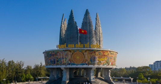 Thành phố duy nhất Việt Nam vừa giáp biển vừa giáp Trung Quốc, là địa phương đang ‘sốt’ du lịch với vị trí đẹp cùng những danh lam thắng cảnh nức tiếng