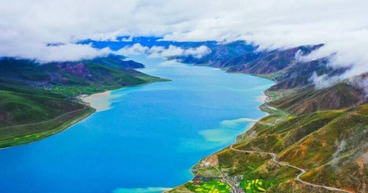 Kỳ lạ hồ nước tuyệt đẹp nằm ở độ cao hơn 4.000m, chứa 800.000 tấn cá nhưng tuyệt nhiên người dân không ai dám ăn