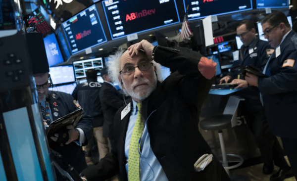 Chứng khoán Mỹ chìm trong sắc đỏ, Dow Jones giảm hơn 600 điểm sau báo cáo GDP Mỹ quý I thấp hơn dự đoán