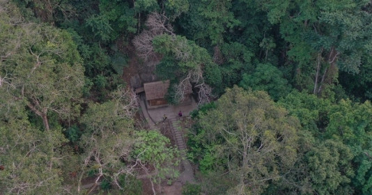 Sở Chỉ huy của Đại tướng Võ Nguyên Giáp trong Chiến dịch Điện Biên Phủ nằm ở độ cao trên 1.000m so với mực nước biển, ẩn mình dưới tán rừng cổ thụ