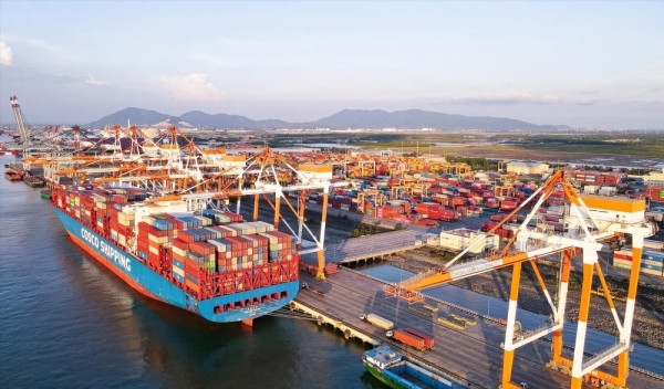 Cảng biển lớn nhất Việt Nam lọt top 12 thế giới sẽ đón 'siêu' tàu ​​​​​​​container 214.121 DWT giảm tải