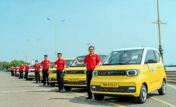 Taxi điện mini đầu tiên tại Việt Nam chính thức 'lăn bánh', giá cước chỉ 8.000 đồng/km
