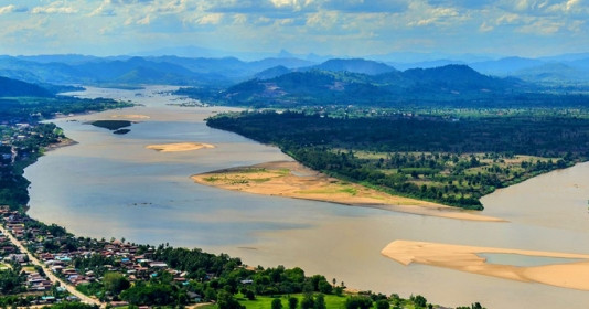 Hùng vĩ dòng sông dài nhất chảy qua lãnh thổ Việt Nam với diện tích lưu vực chiếm 20% diện tích của cả nước, cung cấp nước cho 2/7 vùng kinh tế