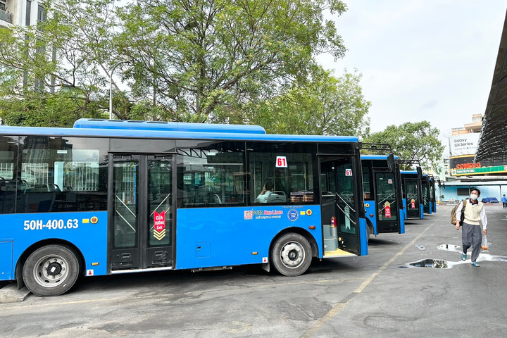 Công ty Phương Trang cam kết cung ứng đủ xe buýt thuần điện 100% cho TPHCM