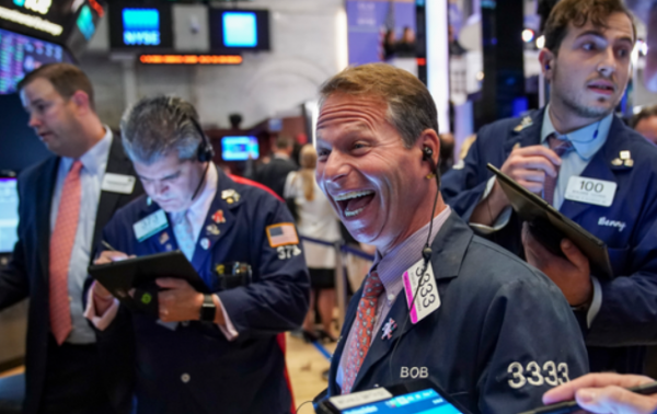 Dow Jones chốt phiên trên mốc 40.000 điểm lần đầu tiên trong lịch sử