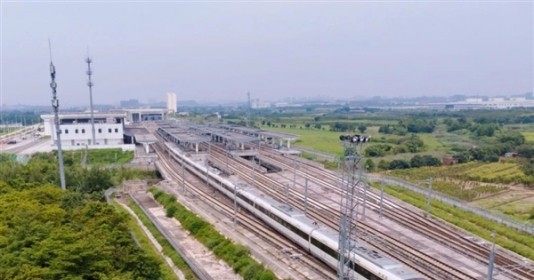 Láng giềng Việt Nam chính thức đưa vào khai thác ‘tàu điện ngầm’ tốc độ 200km/h, xuyên qua 5 thành phố chỉ trong 1 ngày