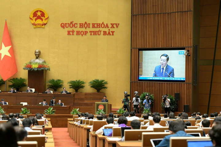 Phó Thủ tướng Trần Hồng Hà làm rõ một số vấn đề, trực tiếp trả lời chất vấn của đại biểu Quốc hội