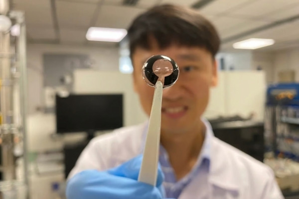 Pin siêu mỏng chỉ dày tương đương 2 sợi tóc, có thể sạc bằng… nước mắt