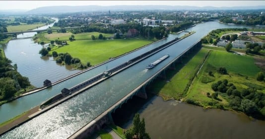 Sử dụng 65.000 tấn bê tông để xây cây cầu kênh bắc qua thung lũng, ‘vận chuyển’ được 80.000 tấn nước