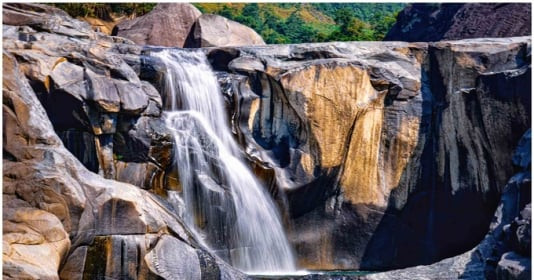 Việt Nam có một ‘thiên đường bí ẩn’ giữa rừng già, chỉ cách trung tâm Tuy Hòa 35km nhưng chưa nhiều người biết đến