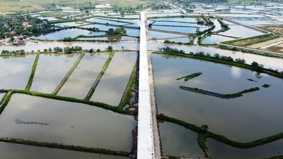 Hình hài cây cầu vượt bắc qua sông Mã dài nhất xứ Thanh sắp khánh thành