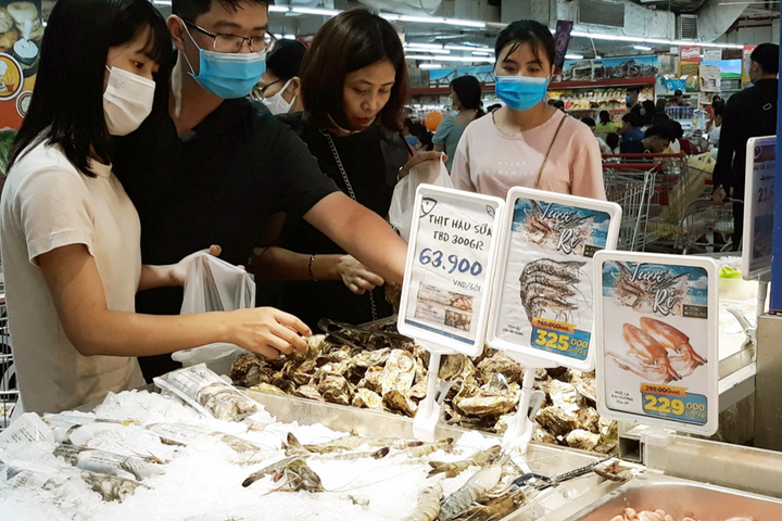 Hệ thống siêu thị Hà Nội hỗ trợ người tiêu dùng vượt "bão" tăng giá